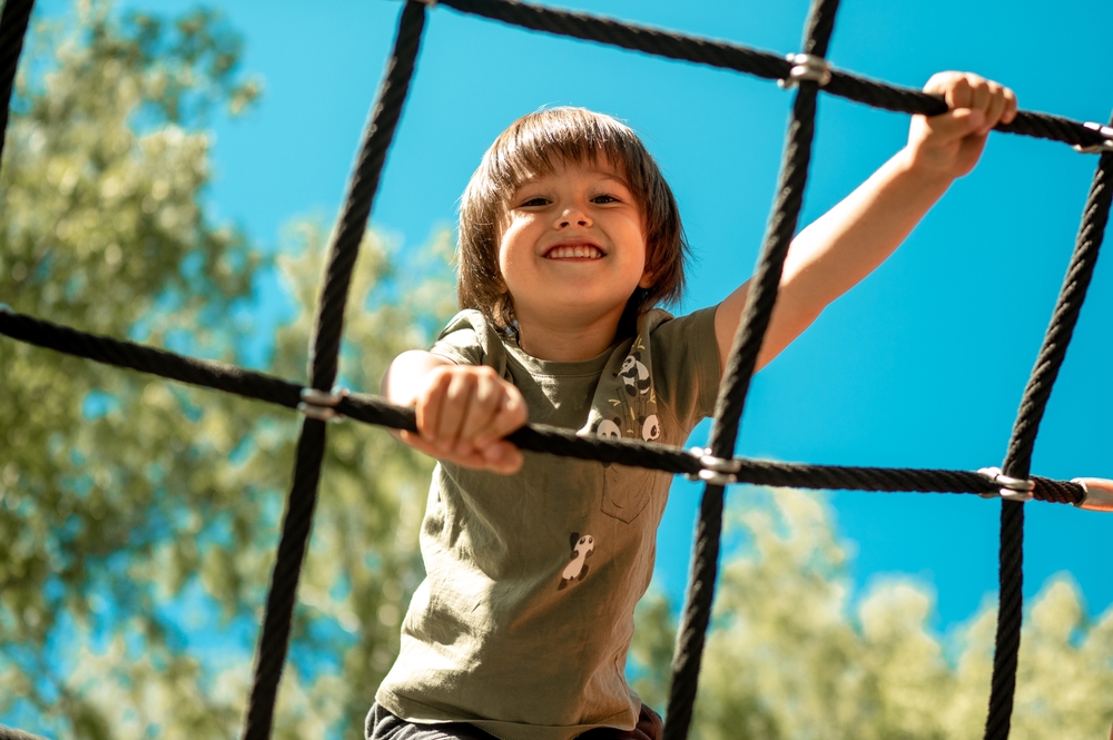 Child climbing a grid 