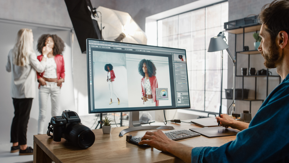 Photographer proofing images during a shoot